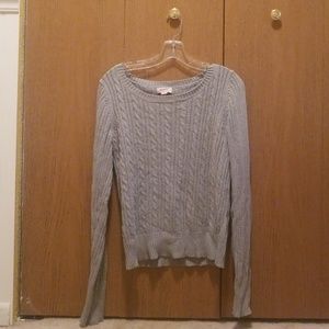 Grey sweater, long sleeved